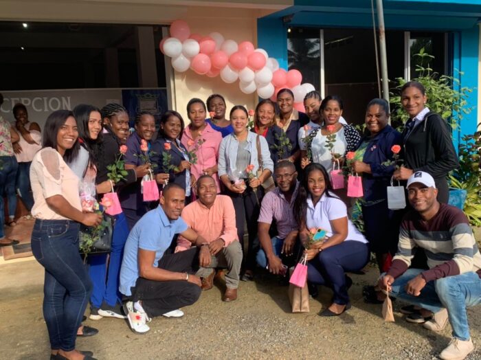 SUBIDA DE BANDERA MAESTROS DEL CENTRO EDUCATIVO, SANTO ALCALA Y LA ESCUELA ROSA ANDERSON ECEDIA